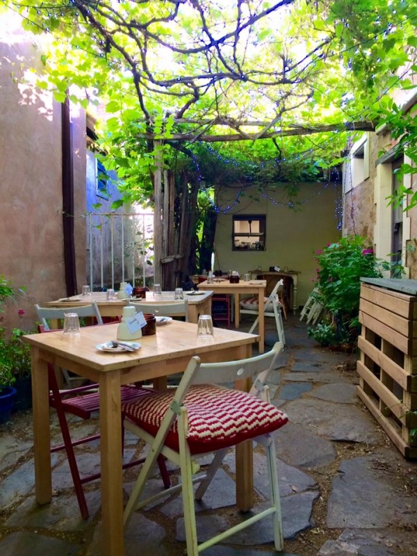 Shannen Elliott - The Seasonal Garden Cafe, Hanhdorf